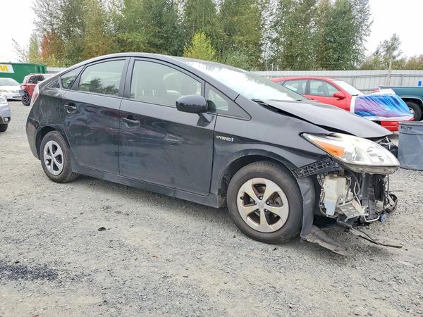 2014 TOYOTA PRIUS — Passenger 3/4