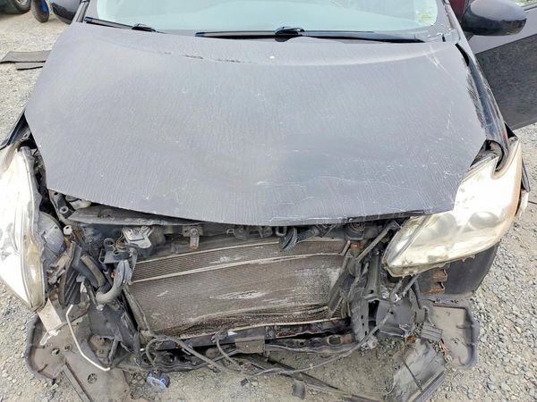 2014 TOYOTA PRIUS — Engine bay