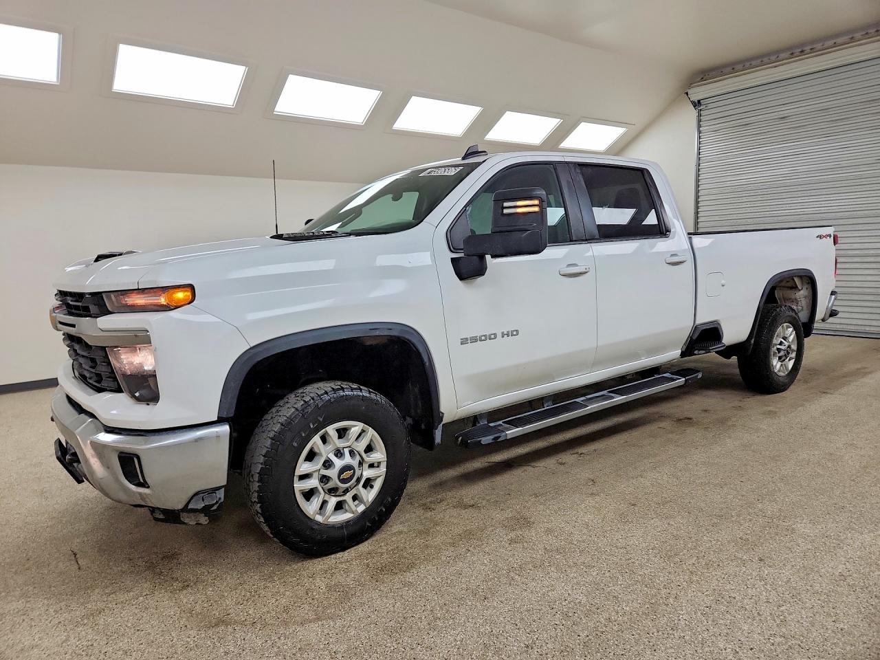 2025 CHEVROLET SILVERADO LT — Front 3/4