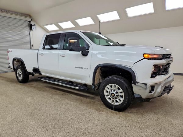 2025 CHEVROLET SILVERADO LT — Passenger 3/4