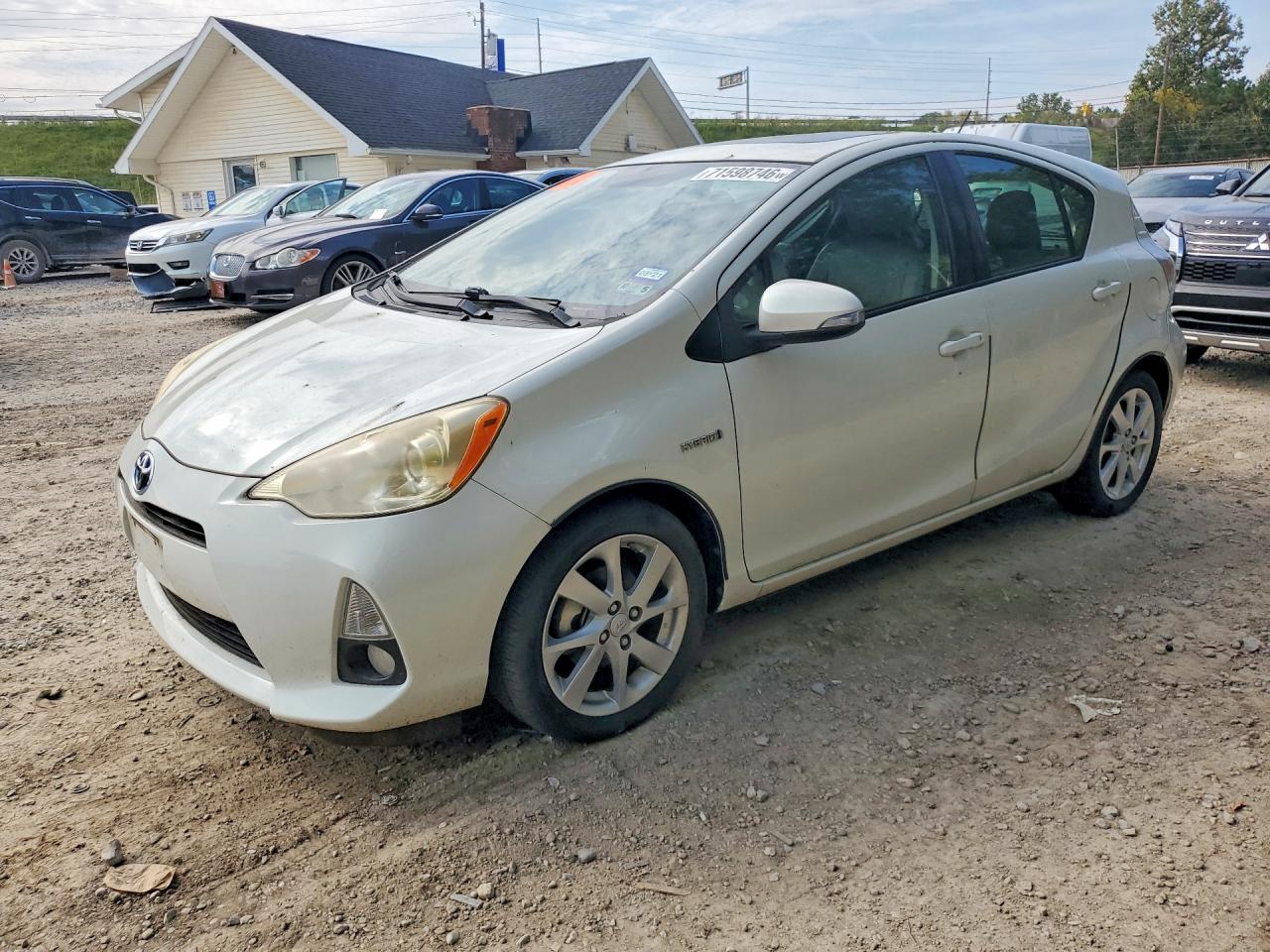 2013 TOYOTA PRIUS — Front 3/4