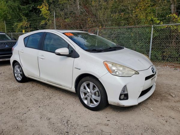 2013 TOYOTA PRIUS — Passenger 3/4