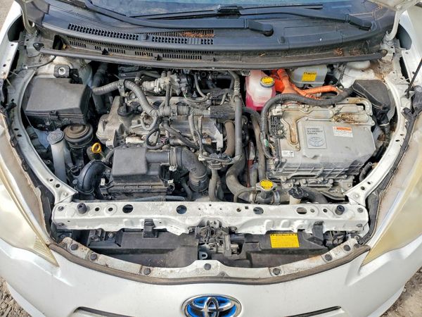 2013 TOYOTA PRIUS — Engine bay