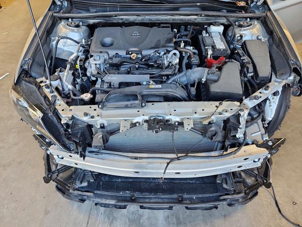 2021 TOYOTA CAMRY SE — Engine bay