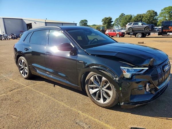 2021 AUDI E-TRON quattro Premium Plus — Passenger 3/4