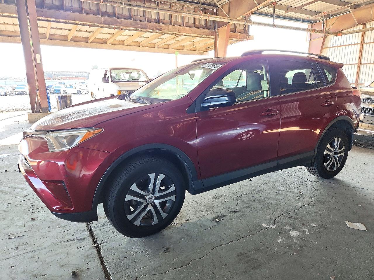 2018 TOYOTA RAV4 LE — Front 3/4