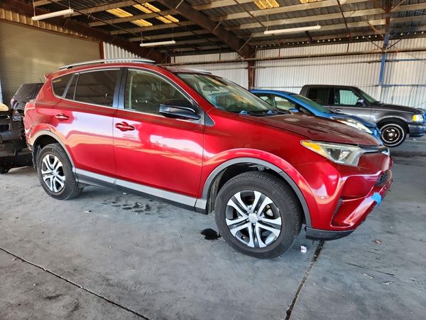 2018 TOYOTA RAV4 LE — Passenger 3/4