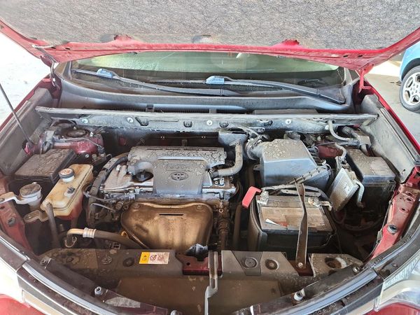 2018 TOYOTA RAV4 LE — Engine bay