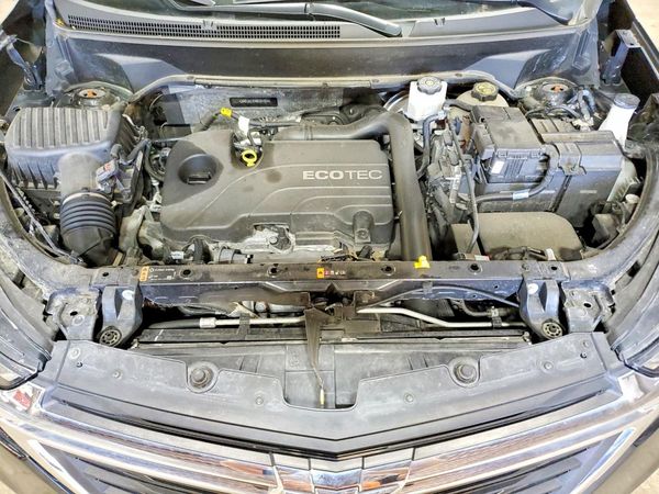2022 CHEVROLET EQUINOX LT (1LT) — Engine bay
