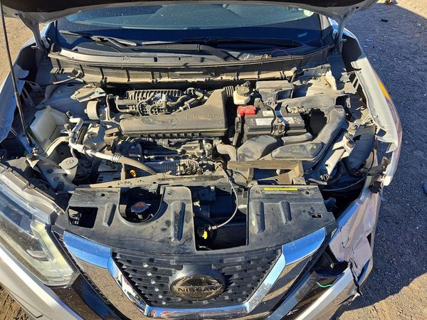 2020 NISSAN ROGUE — Engine bay