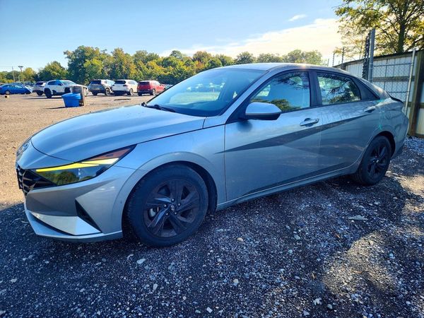 2023 HYUNDAI ELANTRA SEL — Front 3/4