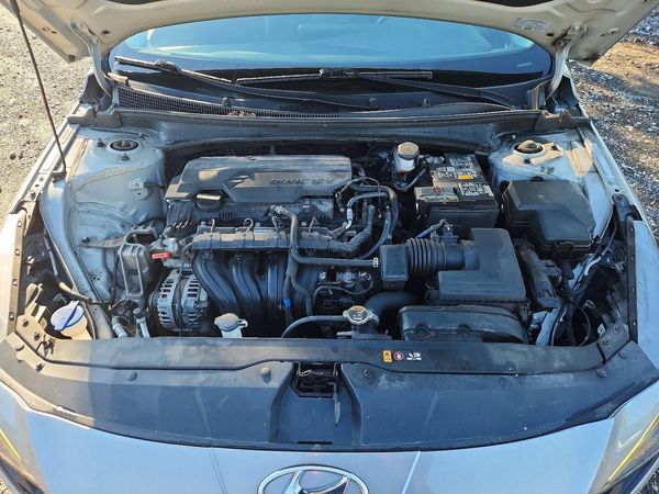 2023 HYUNDAI ELANTRA SEL — Engine bay