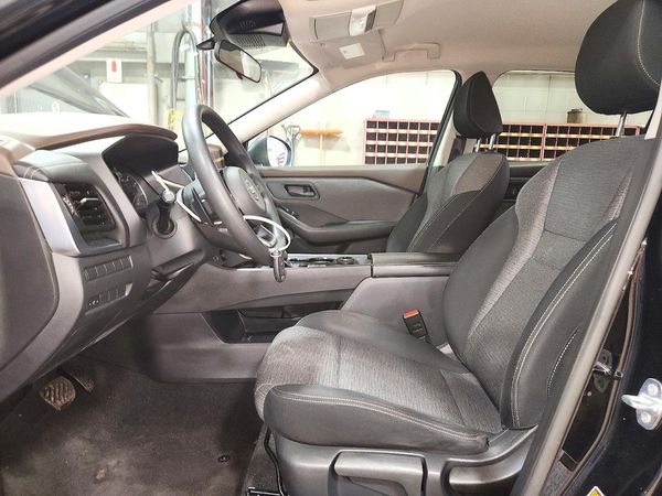 2021 NISSAN ROGUE S — DENT