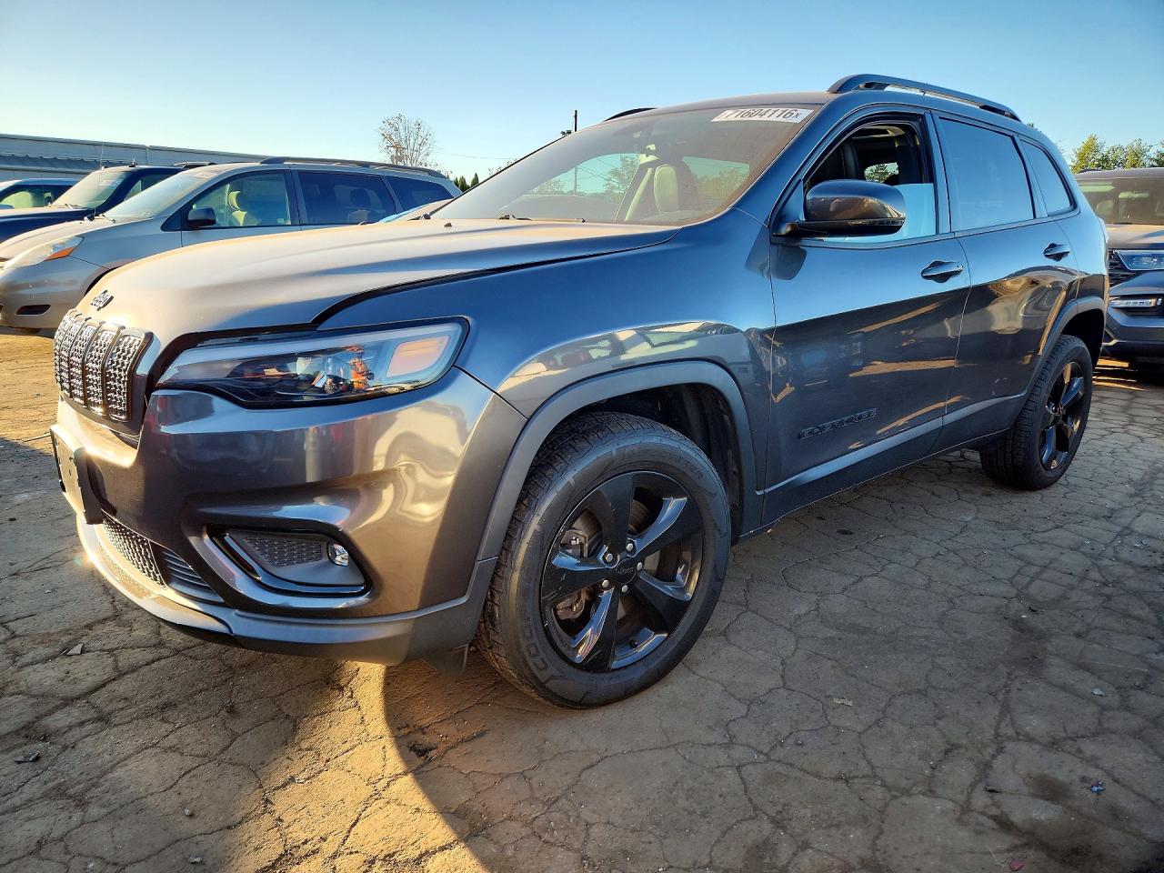 2019 JEEP CHEROKEE Latitude Plus — Front 3/4
