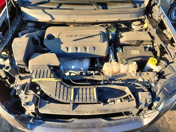 2019 JEEP CHEROKEE Latitude Plus — Engine bay