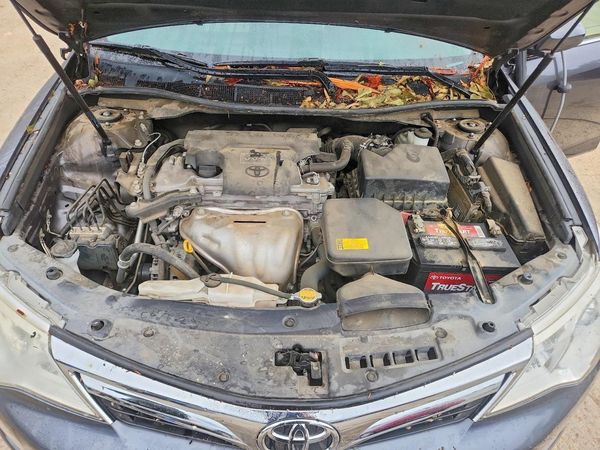 2012 TOYOTA CAMRY — Engine bay