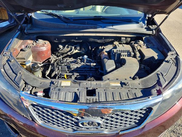 2012 KIA SORENTO GLS(Middle grade) — Engine bay