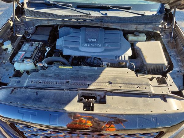 2019 NISSAN TITAN — Engine bay