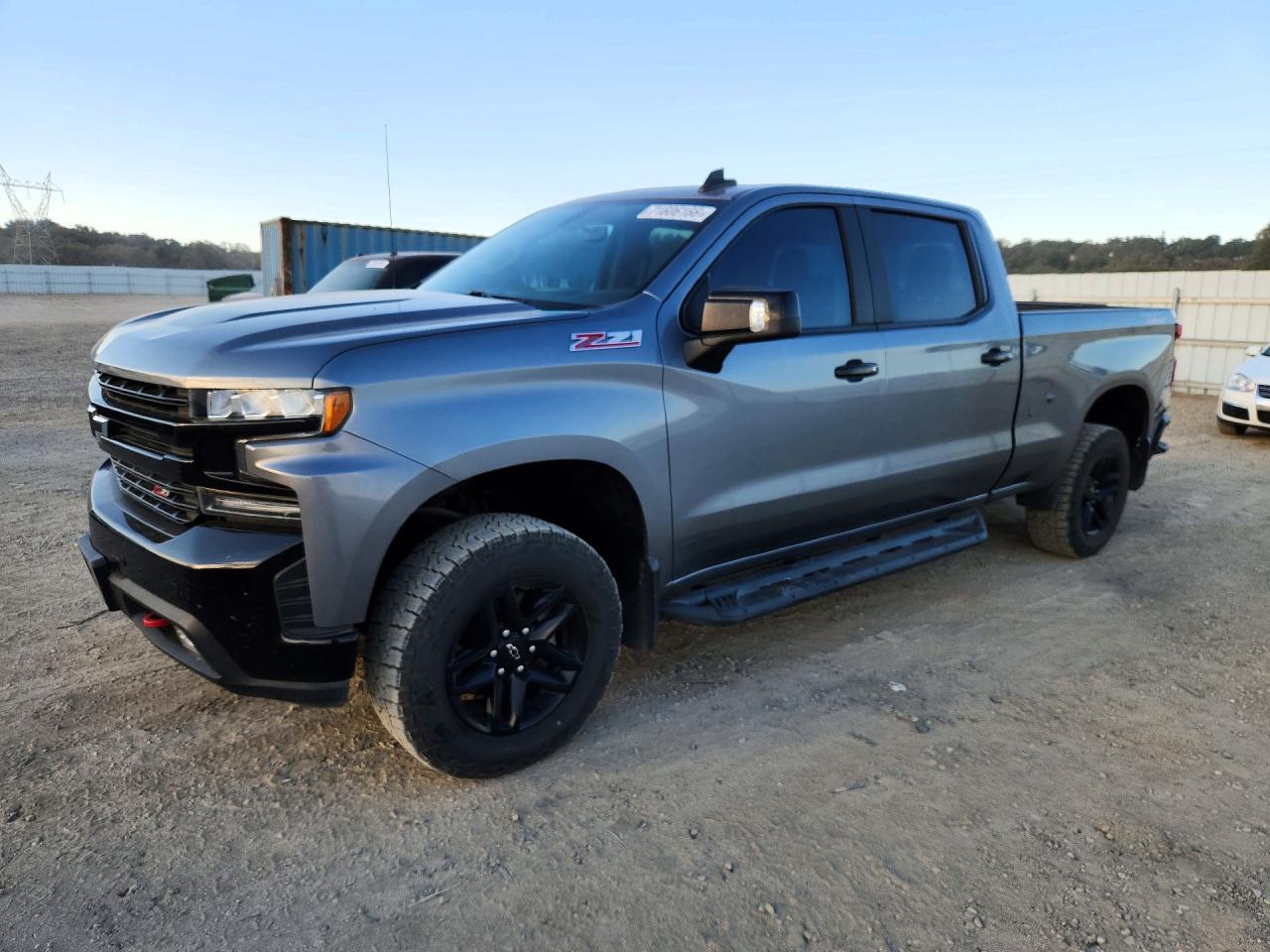 2019 CHEVROLET SILVERADO Trail Boss - LT — Front 3/4