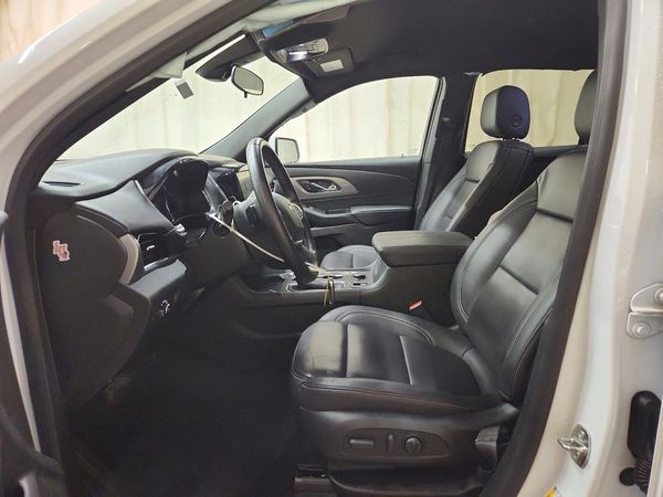 2023 CHEVROLET TRAVERSE LT — DENT
