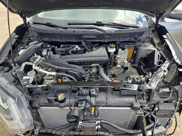 2018 NISSAN ROGUE — Engine bay