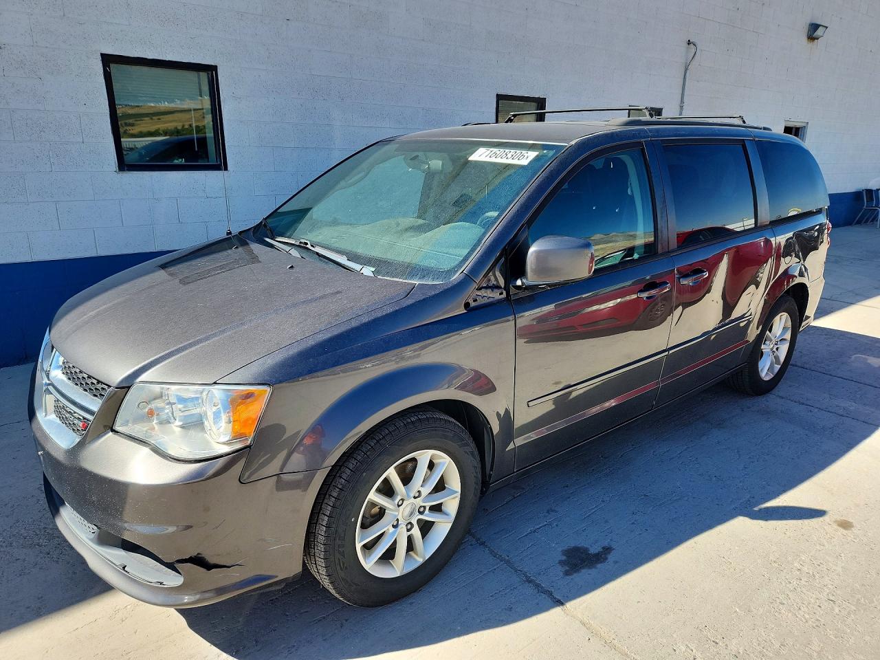 2016 DODGE GRAND CARAVAN SXT — Front 3/4