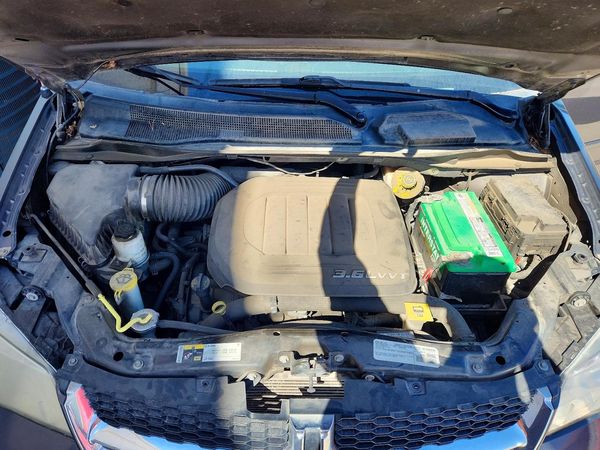 2016 DODGE GRAND CARAVAN SXT — Engine bay