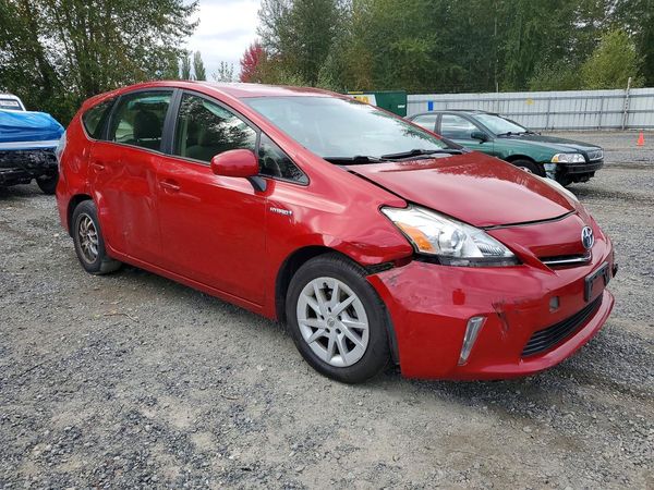 2013 TOYOTA PRIUS — Passenger 3/4