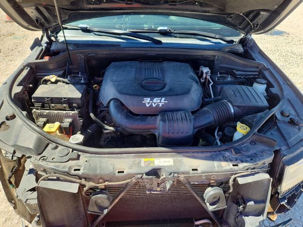 2014 JEEP CHEROKEE Limited — Engine bay