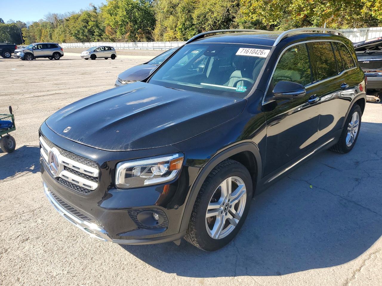 2022 MERCEDES-BENZ GLB GLB250 / GLB250 4MATIC — Front 3/4