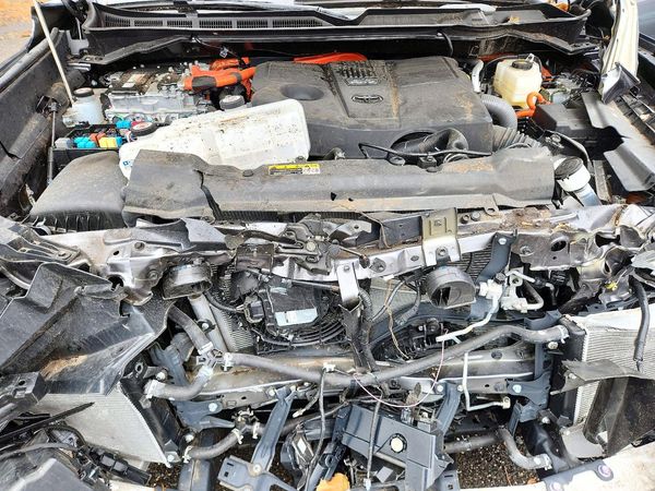 2025 TOYOTA TUNDRA Limited, Platinum — Engine bay