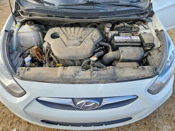 2014 HYUNDAI ACCENT 5DR GS / 4DR GLS — Engine bay