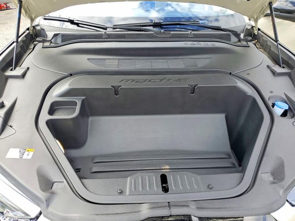 2025 FORD MUSTANG Premium — Engine bay