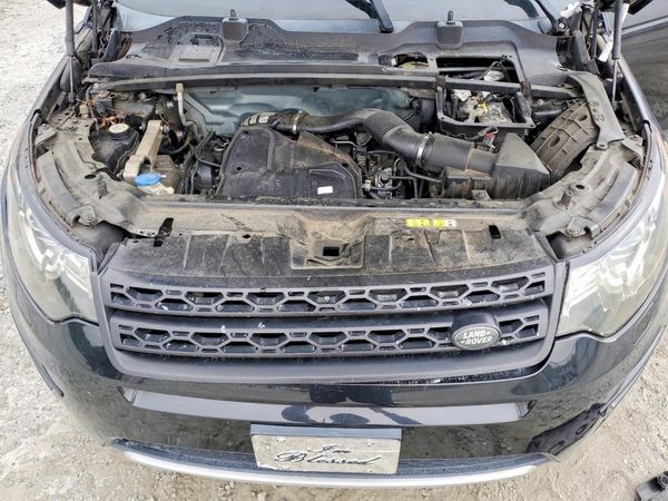 2016 LAND ROVER DISCOVERY HSE — Engine bay