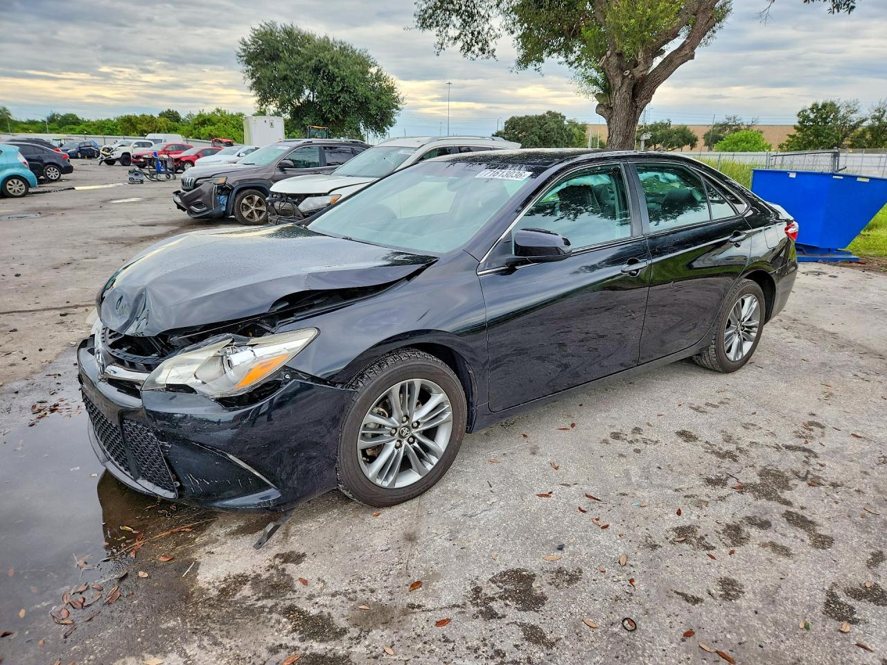 2017 TOYOTA CAMRY LE/SE/XLE/XSE — Front 3/4