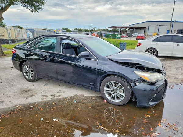 2017 TOYOTA CAMRY LE/SE/XLE/XSE — Passenger 3/4