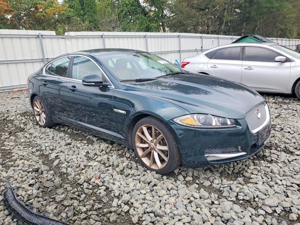 2015 JAGUAR XF Sport & Portfolio — Passenger 3/4