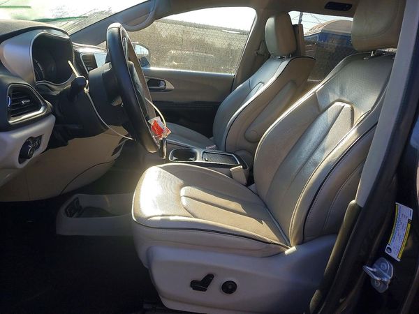 2018 CHRYSLER PACIFICA Limited — DENT