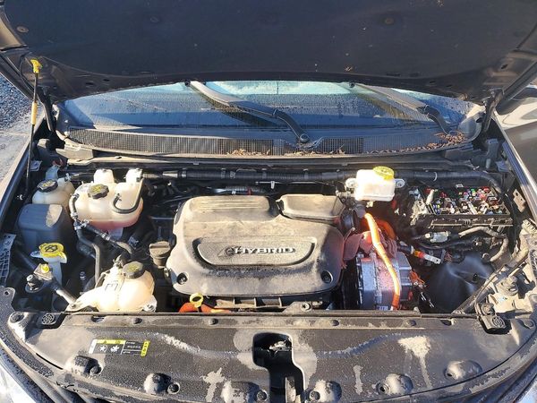 2018 CHRYSLER PACIFICA Limited — Engine bay