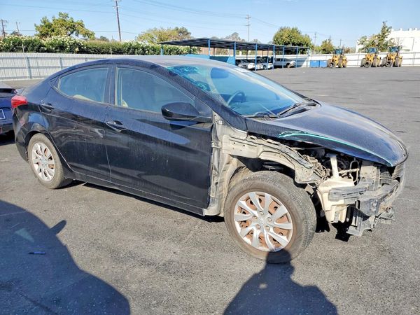 2013 HYUNDAI ELANTRA — Passenger 3/4