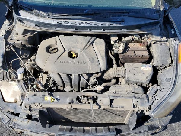 2013 HYUNDAI ELANTRA — Engine bay