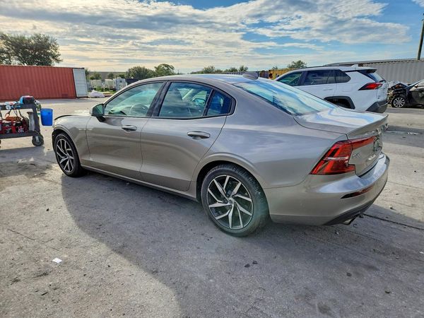 2020 VOLVO S60 Momentum — DSRA