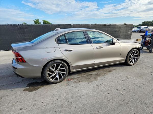 2020 VOLVO S60 Momentum — PSRA