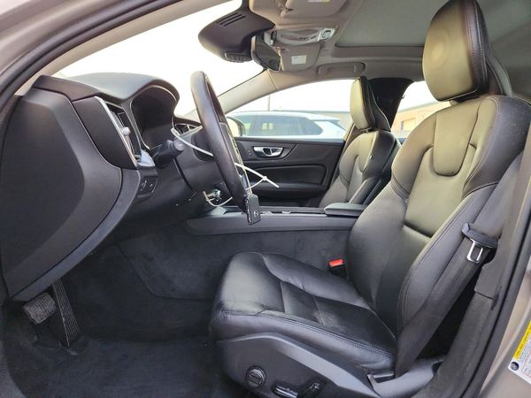 2020 VOLVO S60 Momentum — DENT