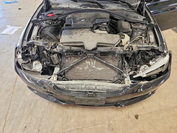 2015 BMW 320 xDrive SA — Engine bay
