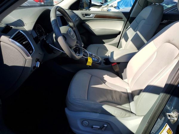 2015 AUDI Q5 Premium Plus — DENT