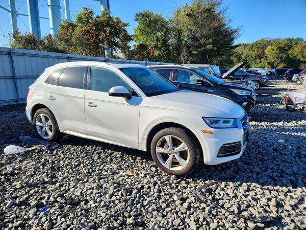 2020 AUDI Q5 quattro Premium Plus — Passenger 3/4