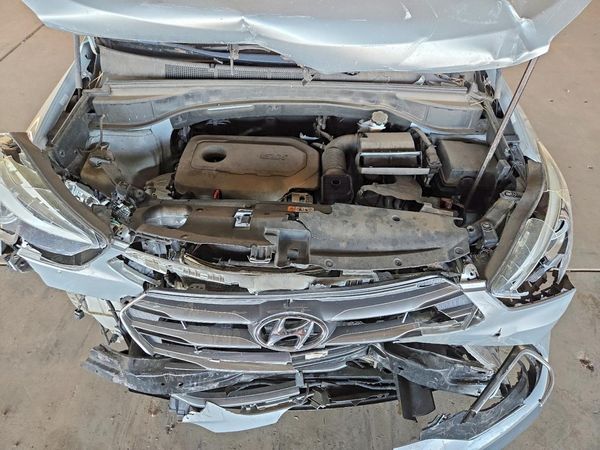 2018 HYUNDAI SANTA FE — Engine bay