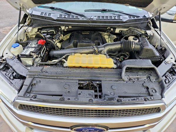 2018 FORD F150 — Engine bay