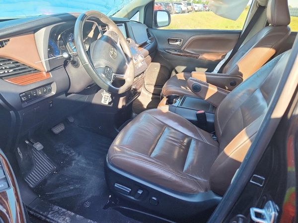 2017 TOYOTA SIENNA — DENT